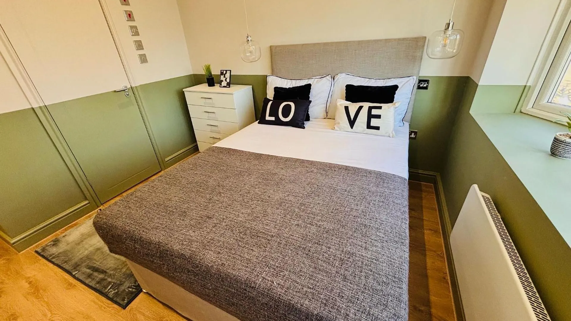Luxury Standard Flats In Central London, Ideal For Tourists Northolt  0*, Northolt (Greater London)