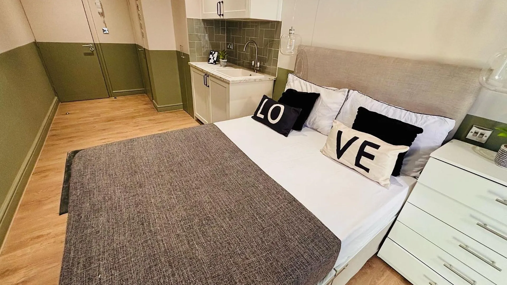 Luxury Standard Flats In Central London, Ideal For Tourists Northolt  0*, Northolt (Greater London) Regno Unito