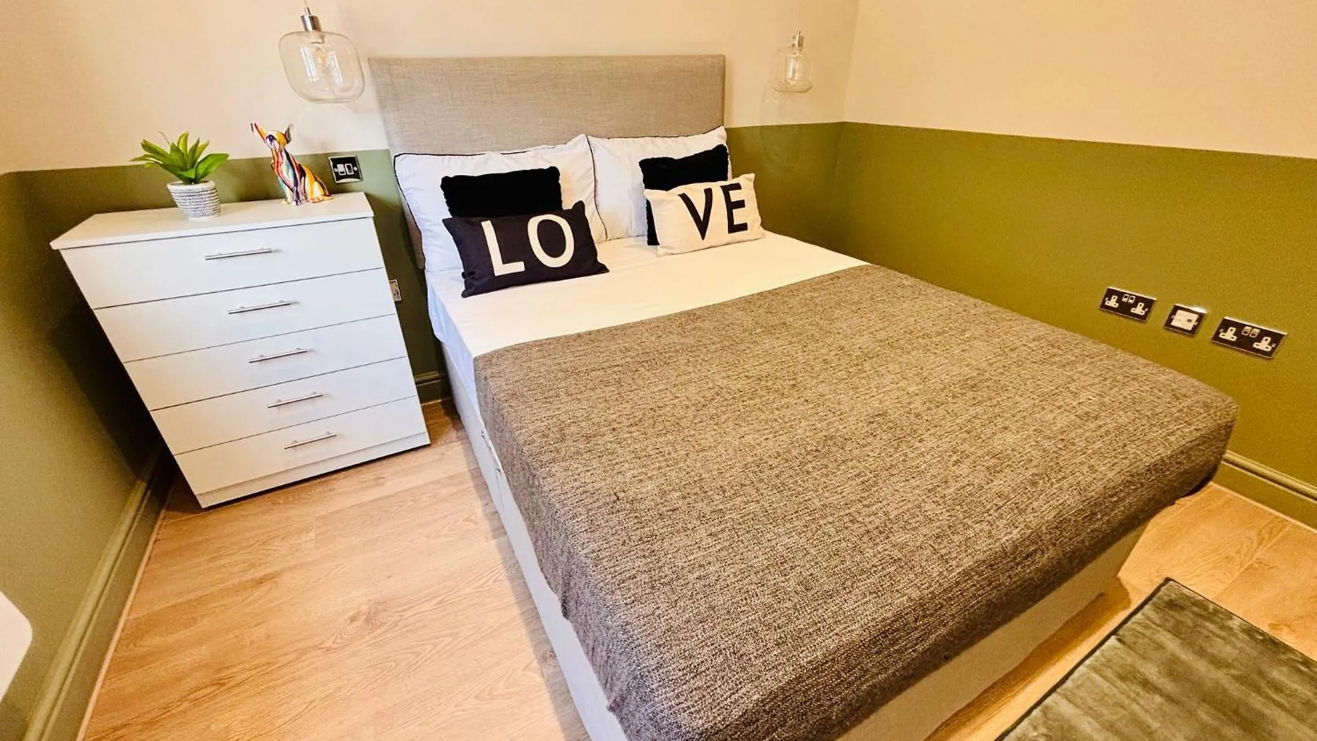 Luxury Standard Flats In Central London, Ideal For Tourists Northolt  Appartamento