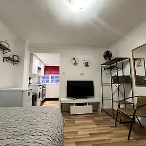 Apartment Morden Studio, Northolt (Greater London)
