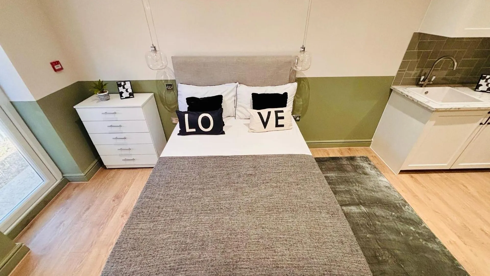 Apartment Luxury Standard Flats In Central London, Ideal For Tourists Northolt