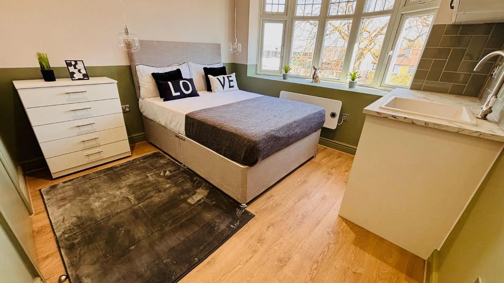 Luxury Standard Flats In Central London, Ideal For Tourists Northolt  0*, Northolt (Greater London)