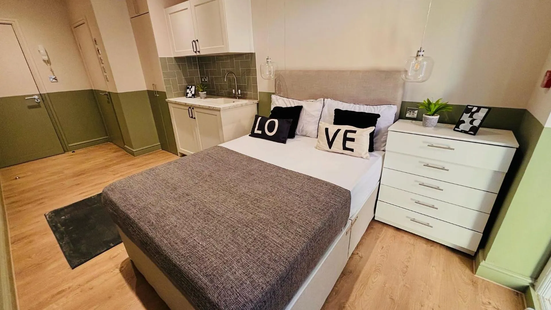 Luxury Standard Flats In Central London, Ideal For Tourists Northolt  0*, Northolt (Greater London) United Kingdom