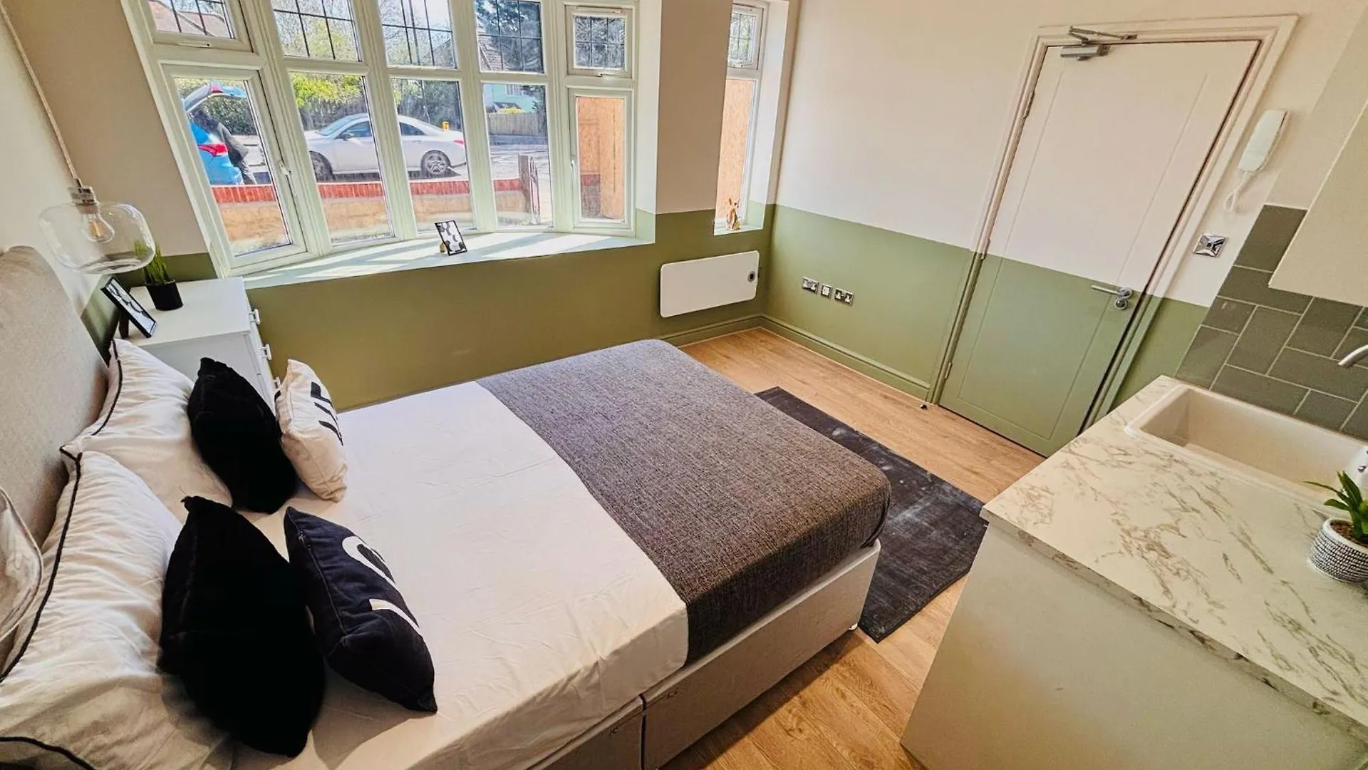 Luxury Standard Flats In Central London, Ideal For Tourists Northolt  0*, Northolt (Greater London)