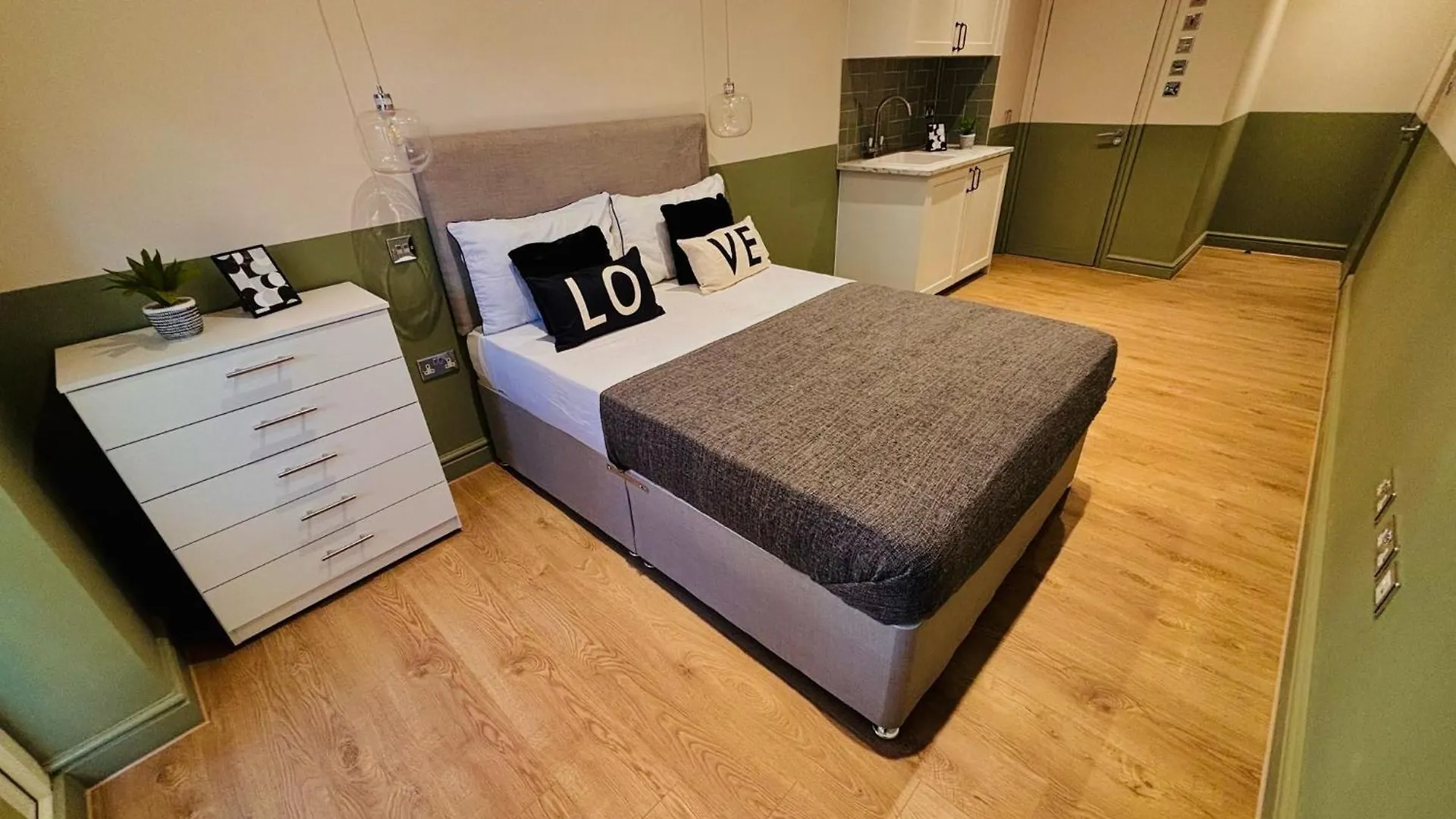 Apartment Luxury Standard Flats In Central London, Ideal For Tourists Northolt  United Kingdom