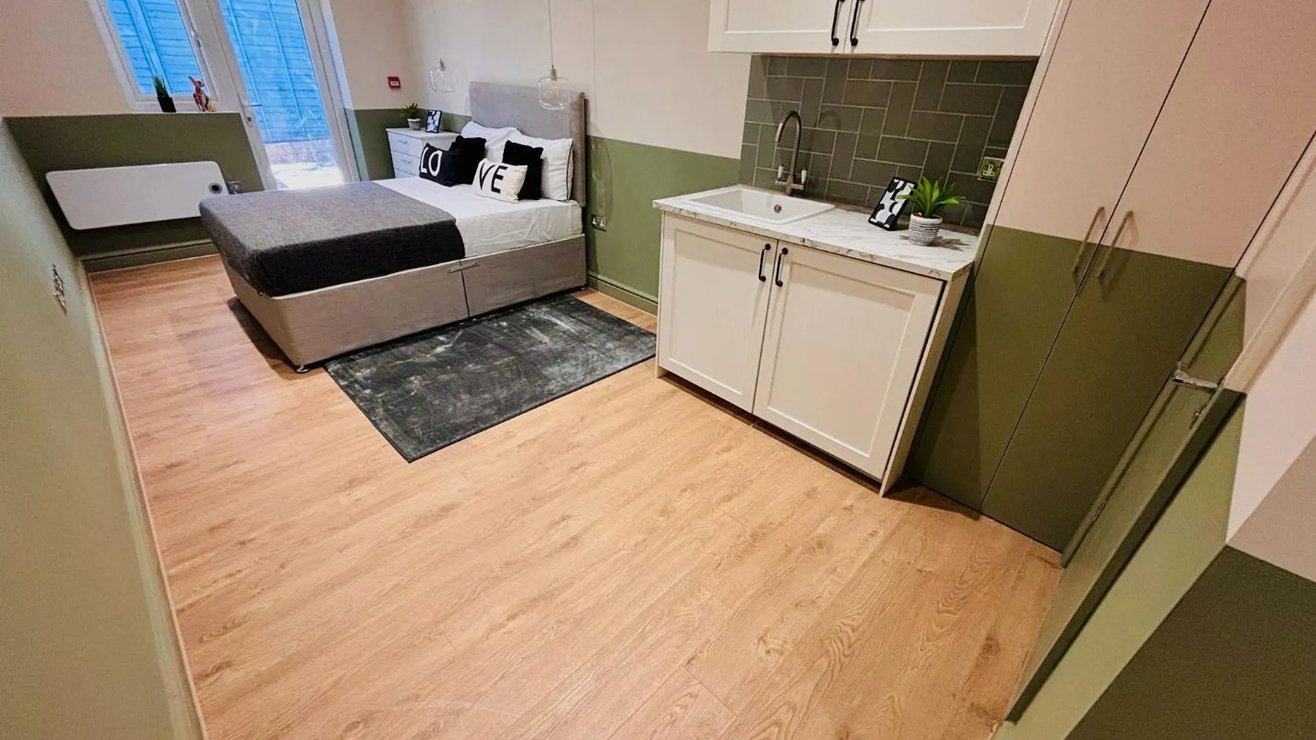 Luxury Standard Flats In Central London, Ideal For Tourists Northolt  Apartment