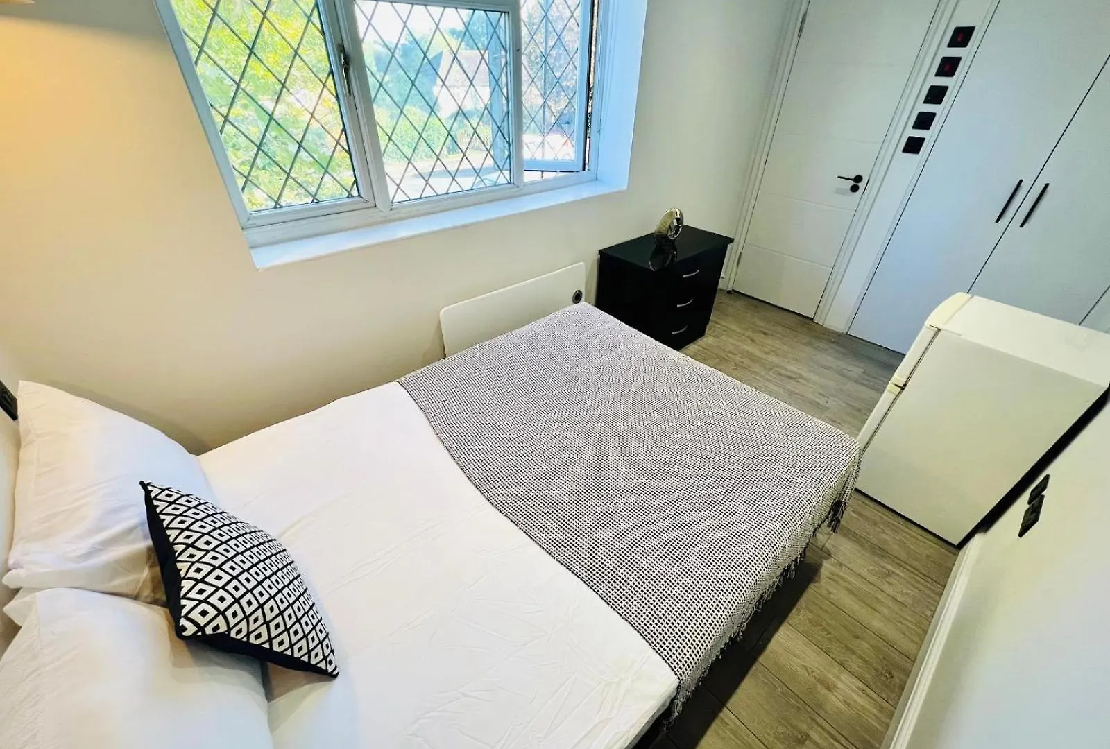 Apartment Luxury Standard Flats In Central London, Ideal For Tourists Northolt