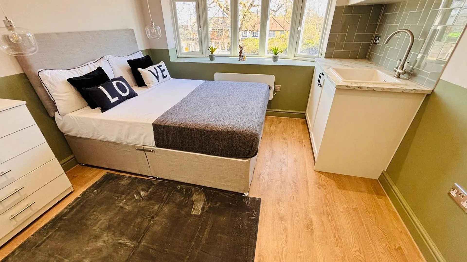 Apartment Luxury Standard Flats In Central London, Ideal For Tourists Northolt