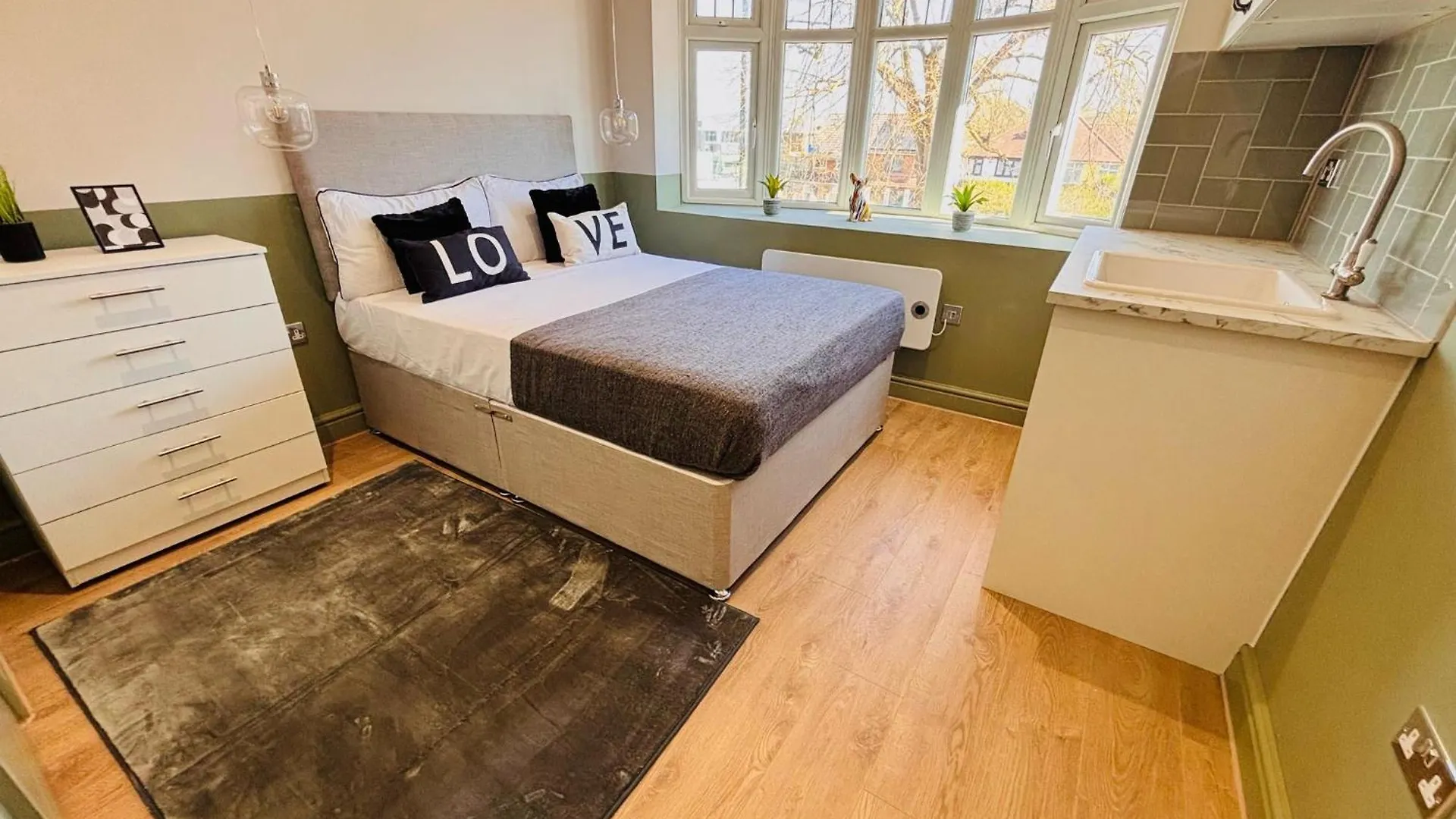 Apartment Luxury Standard Flats In Central London, Ideal For Tourists Northolt