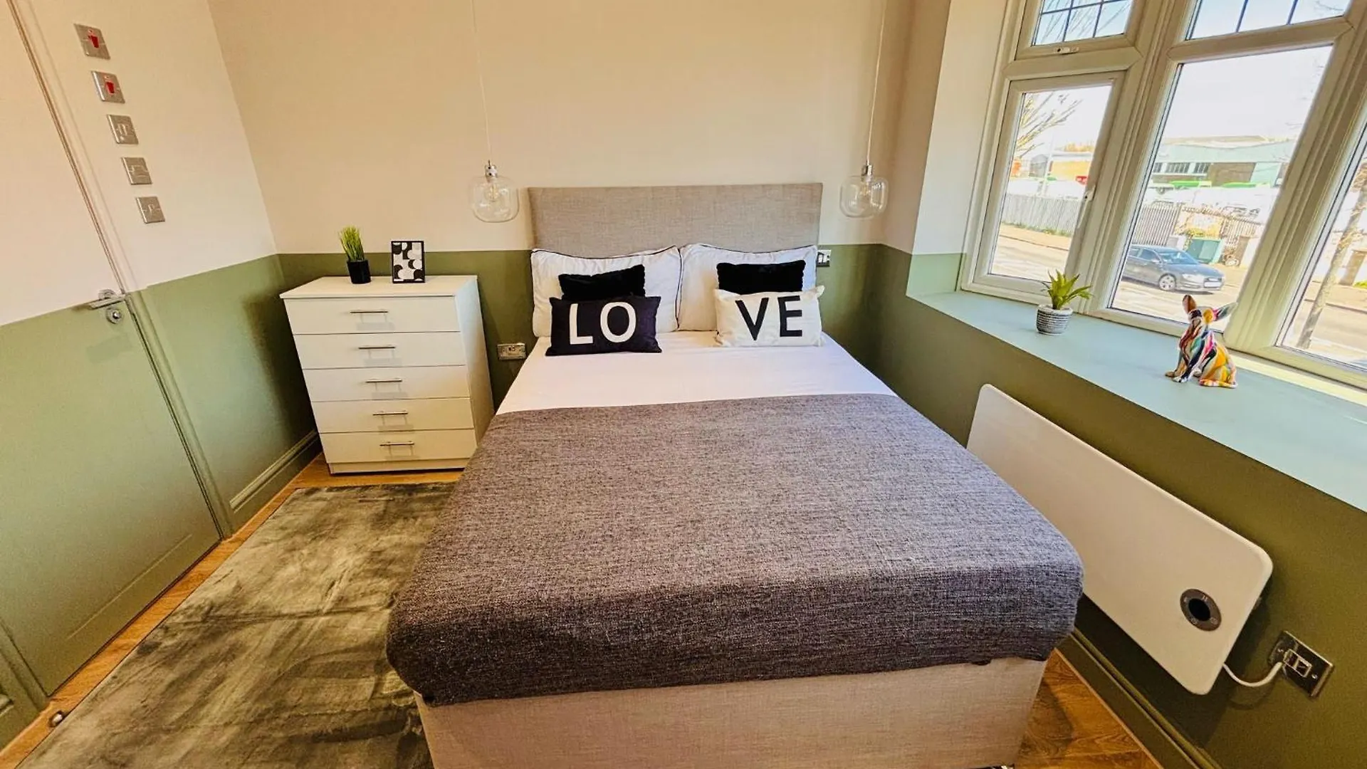 Luxury Standard Flats In Central London, Ideal For Tourists Northolt  Apartment